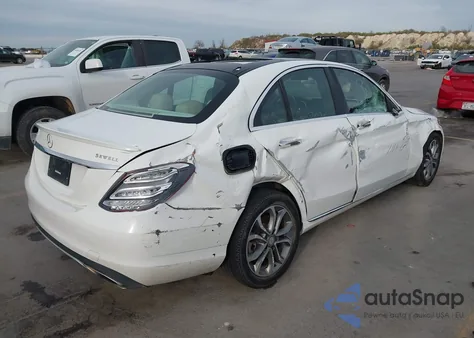 2016 Mercedes-Benz C 300 4Matic из США, поврежденный, VIN 55SWF4KB5GU138464